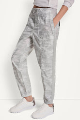 HIGH-RISE SLIM UTILITY JOGGER - Camo Vapor Grey - 1