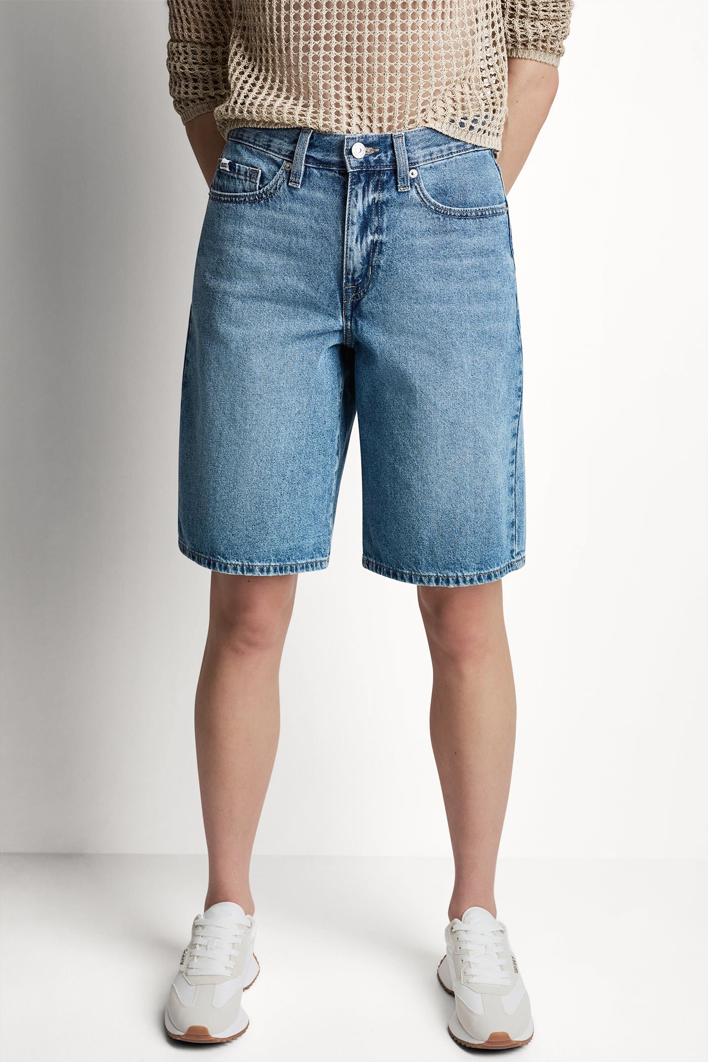 MID-RISE RELAXED DENIM SHORT - CROWN STREET - 5