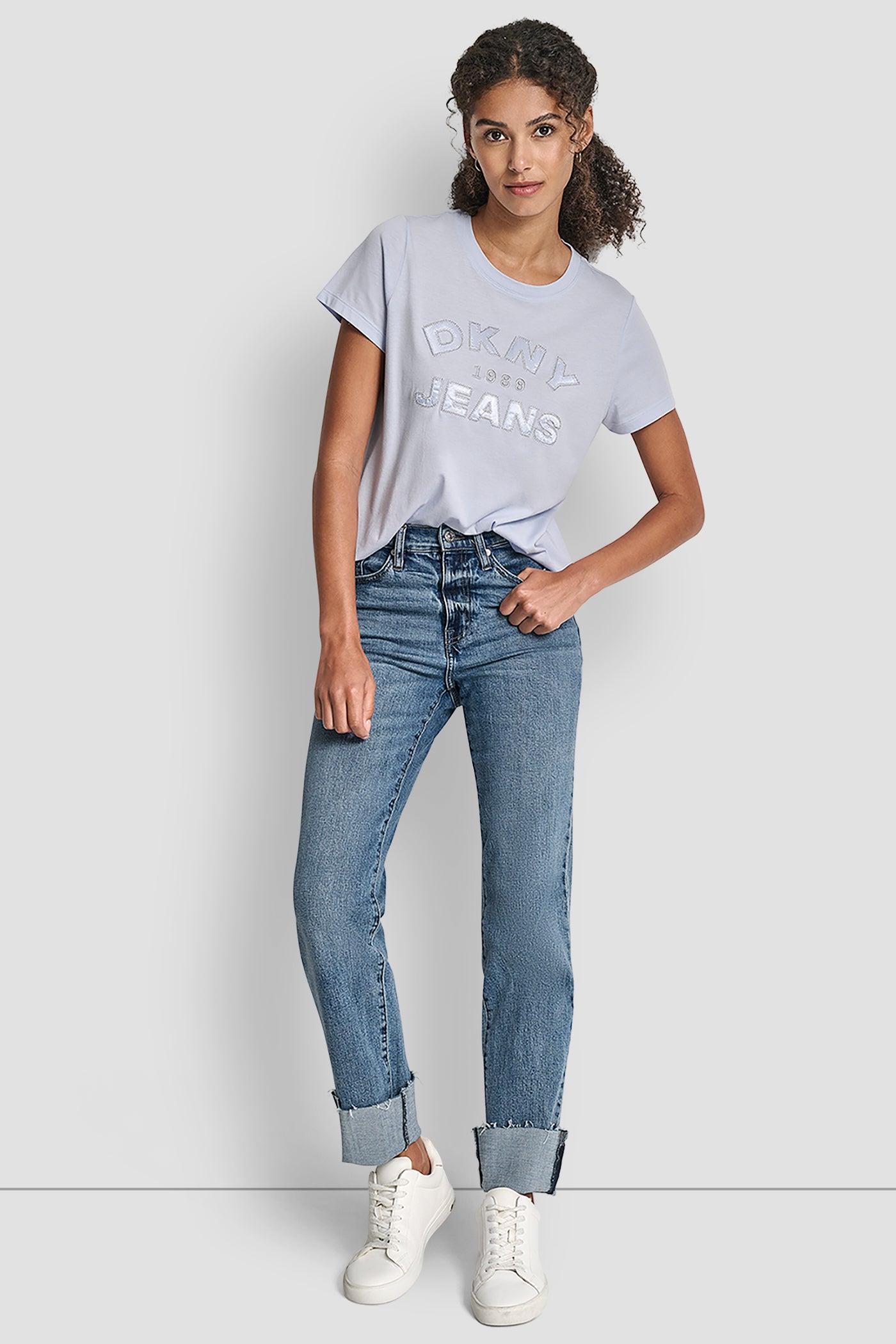 DKNY JEANS SATIN APPLIQUE CHAINSTITCH LOGO CREW NECK TEE - Frost Blue/Silver - 5