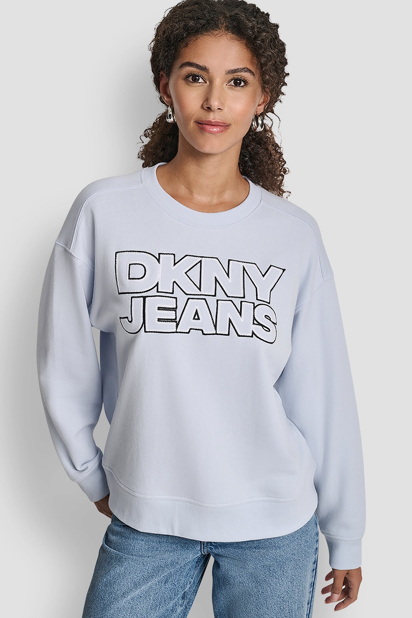 DKNY JEANS CHAINSTITCH OUTLINE LOGO SWEATSHIRT - Frost Blue/Black/White - 1