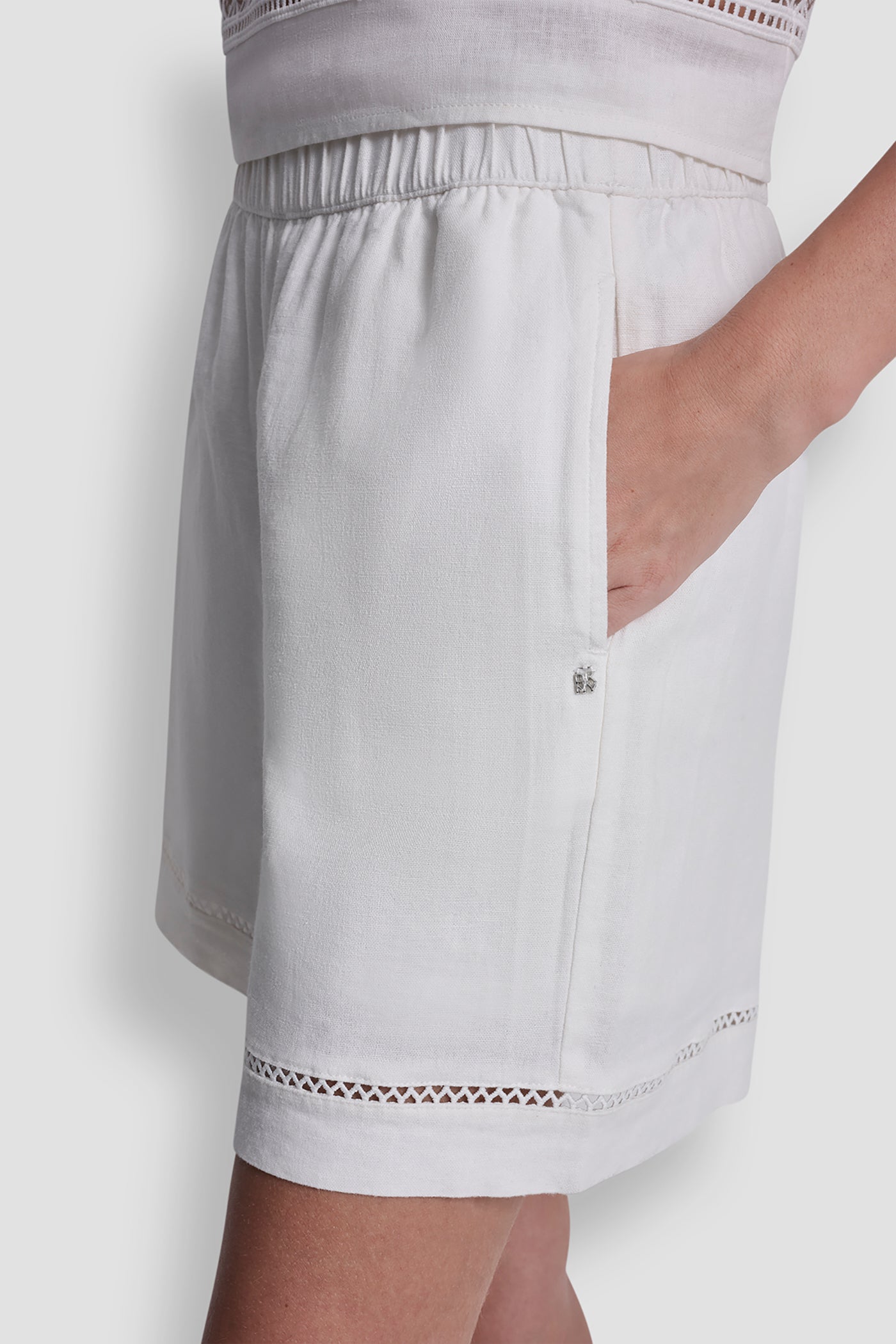 HIGH-RISE LINEN-BLEND SHORT - Ivory - 6