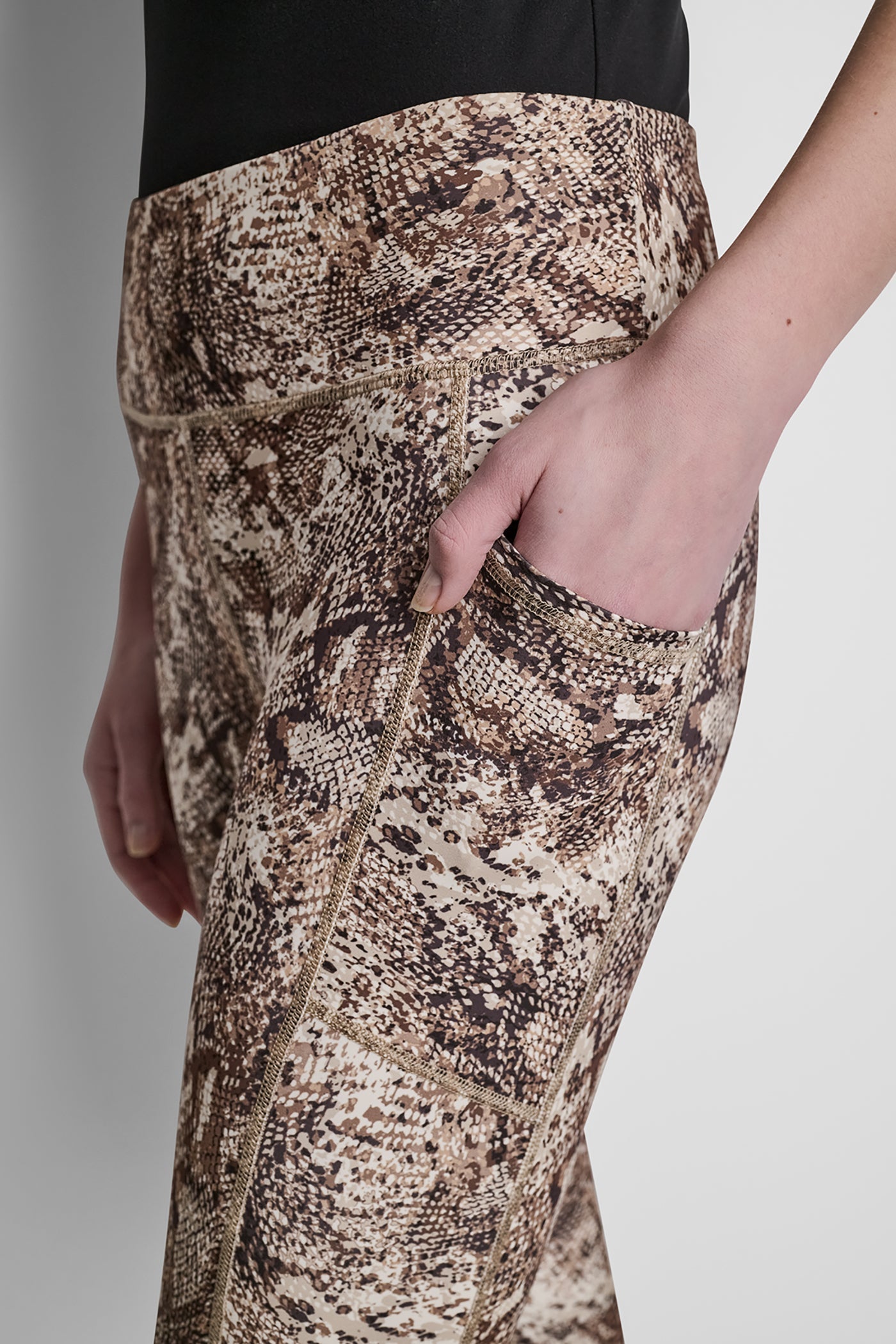 HIGH-RISE 7/8 PRINTED LEGGING - Serpent Chestnut - 5