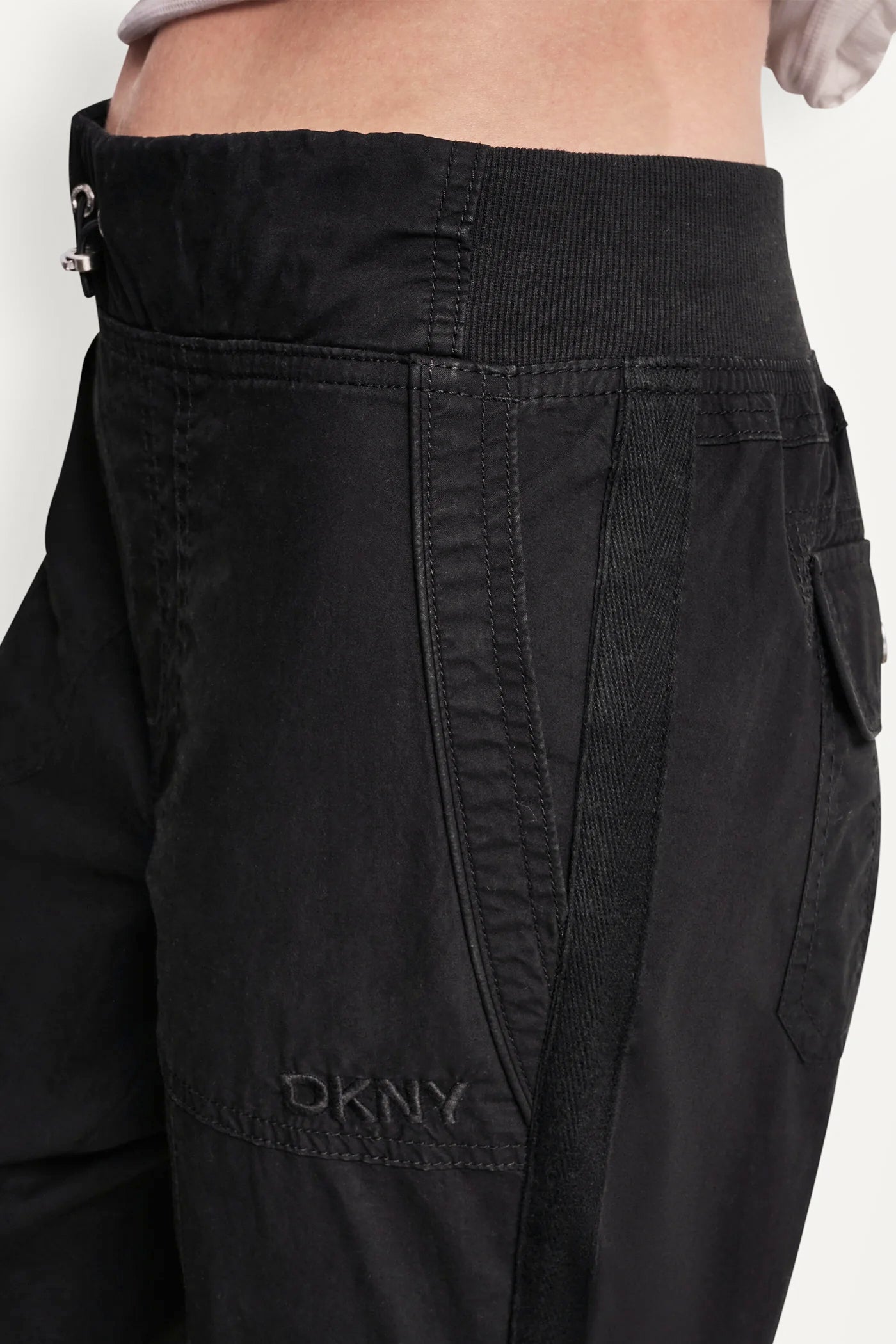 HIGH-RISE SLIM UTILITY JOGGER - Black - 6