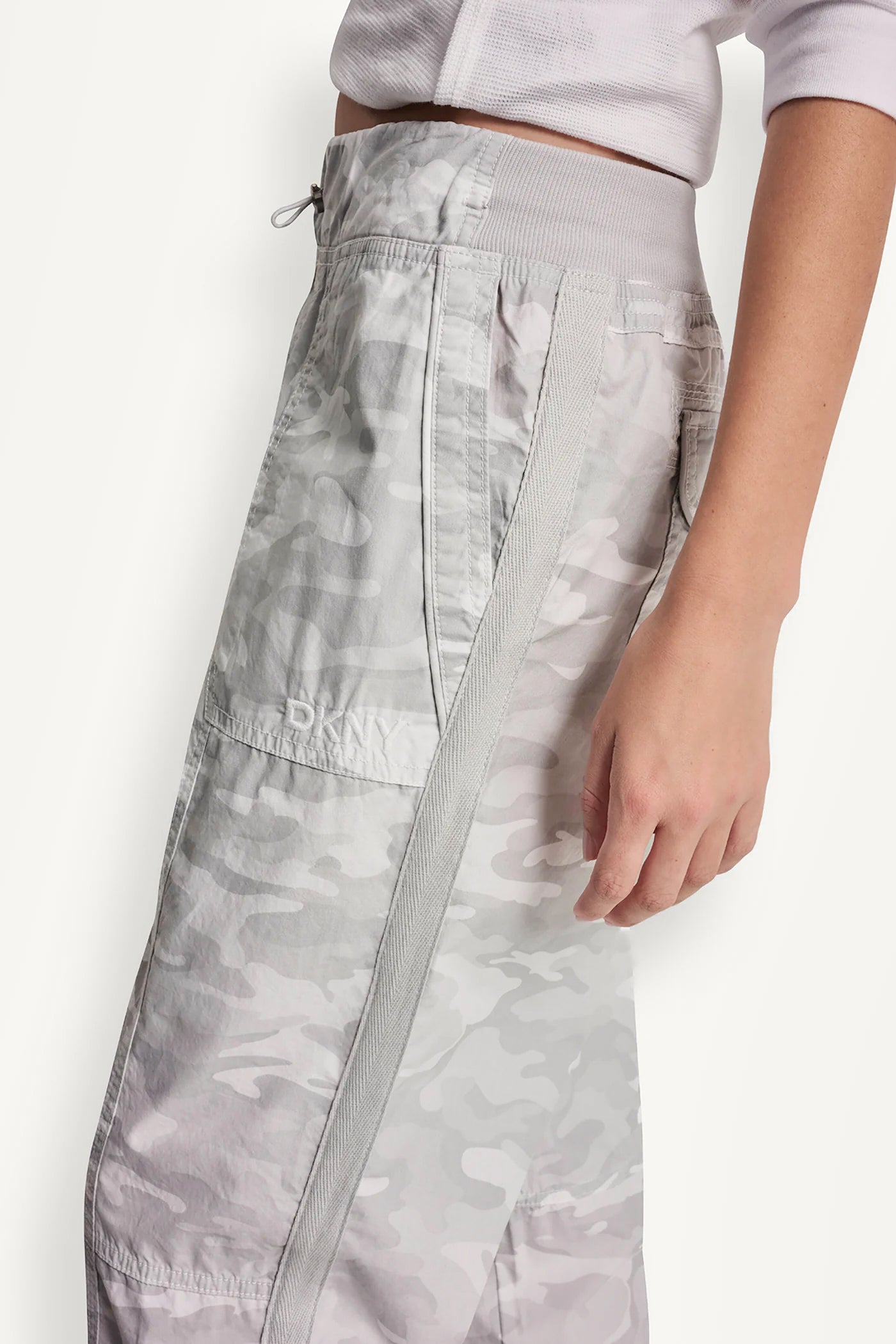 HIGH-RISE SLIM UTILITY JOGGER - Camo Vapor Grey - 5