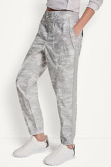 HIGH-RISE SLIM UTILITY JOGGER - Camo Vapor Grey - 1