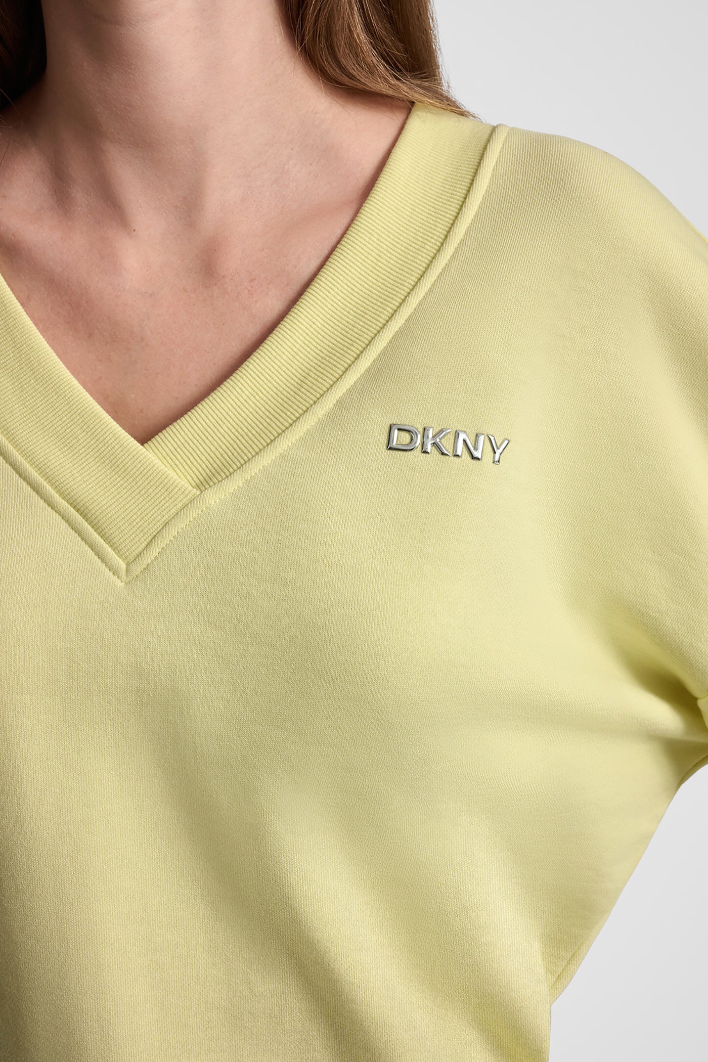METALLIC BUBBLE LOGO V-NECK PULLOVER - Lemon Light - 5