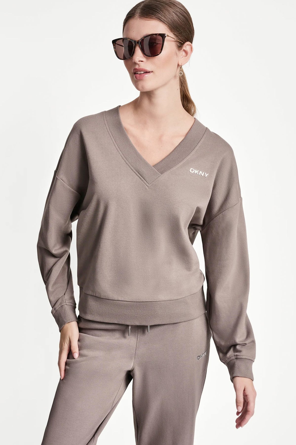 METALLIC BUBBLE LOGO V-NECK PULLOVER - Mushroom - 1