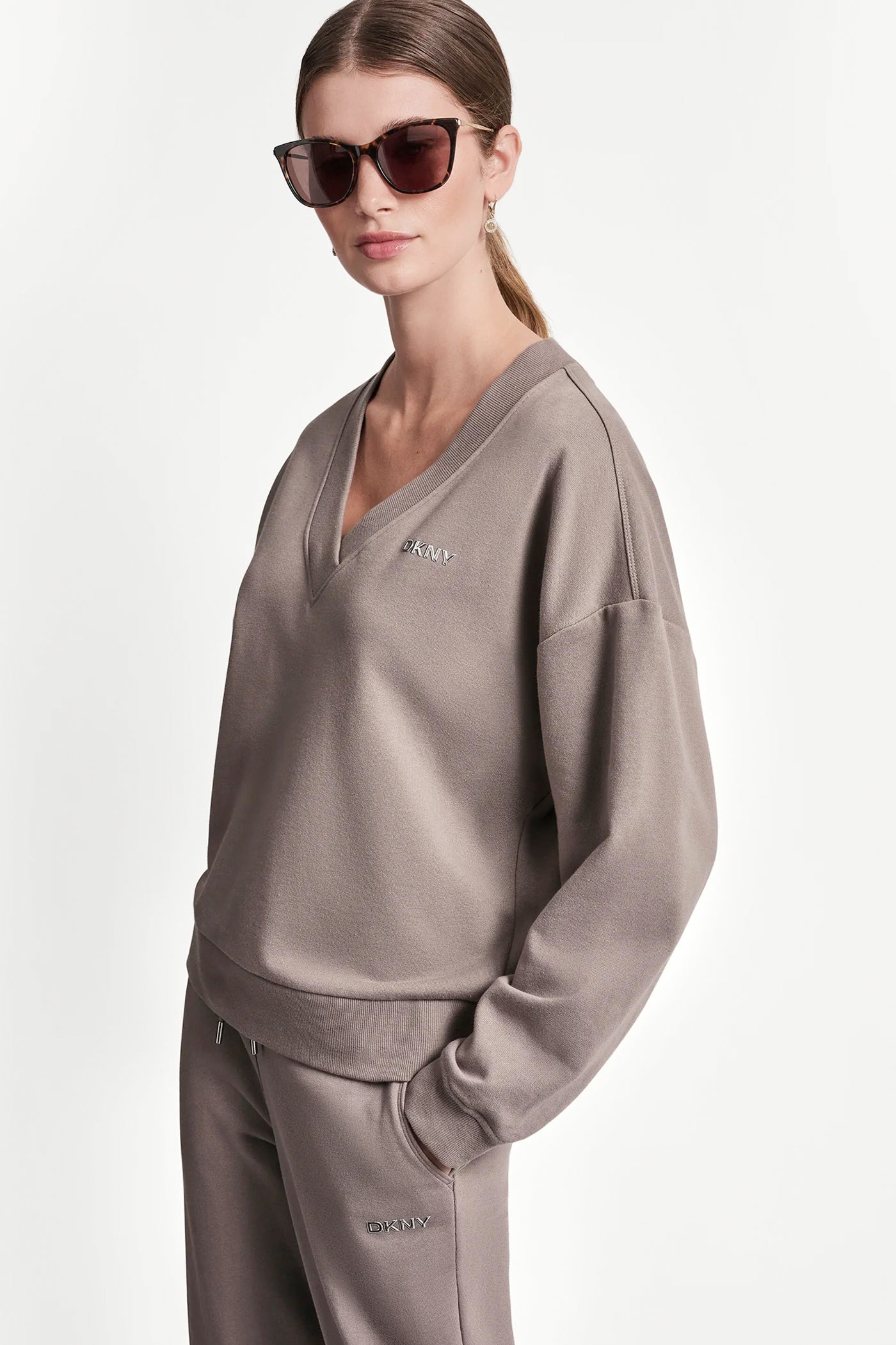 METALLIC BUBBLE LOGO V-NECK PULLOVER - Mushroom - 4
