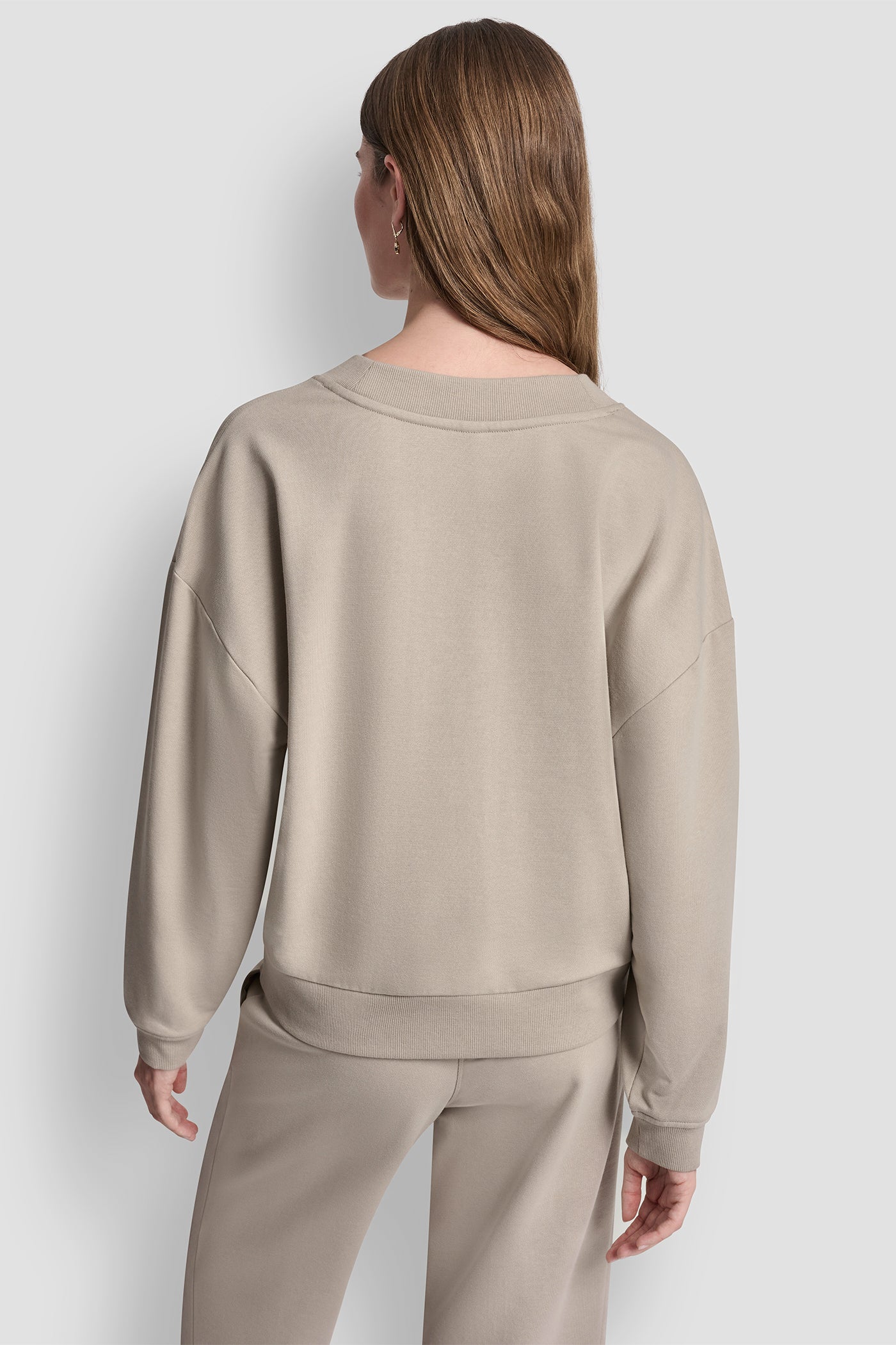 METALLIC BUBBLE LOGO V-NECK PULLOVER - Pebble - 3