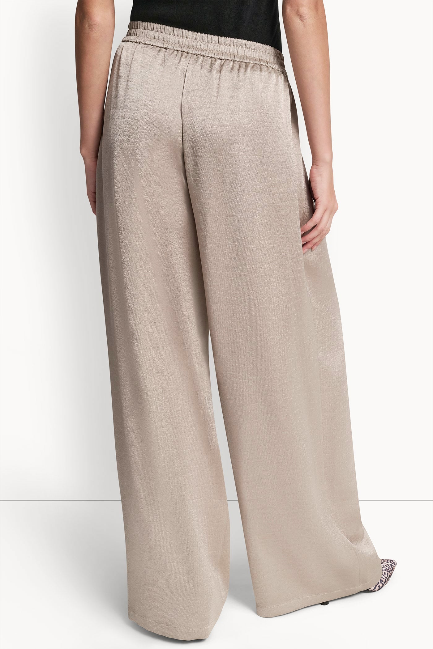 HIGH-RISE SATIN PLEATED WIDE LEG PANT - Pebble - 3